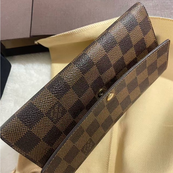 100% Authentic. Louis Vuitton Brown Checkered Wallet - Picture 7 of 16